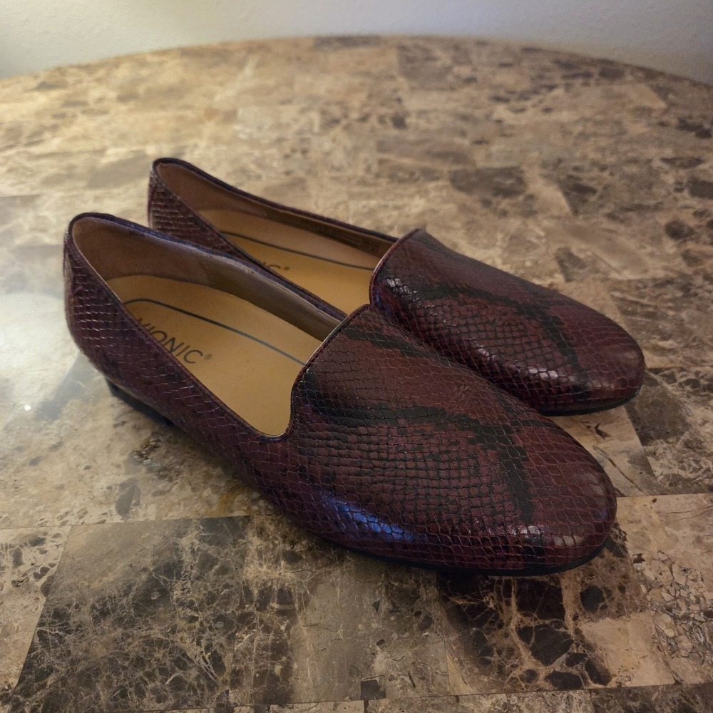 VIONIC sz 8 Willa Boa Snakeskin Print burgundy Leather‎ Loafers Flats shoes